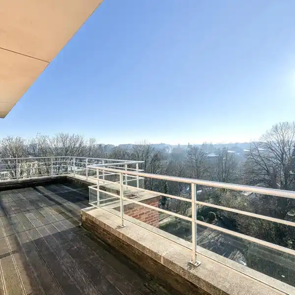 BRIGHT PENTHOUSE WITH A LARGE TERRACE