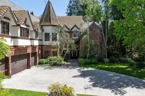 Custom Estate with Timeless Elegance