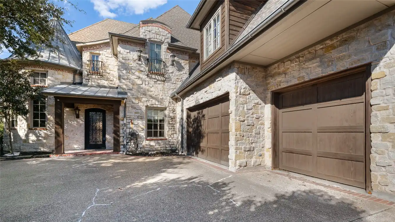 Luxurious Home in the Villages of Stonebriar Park