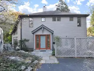 Stunning Light-Filled Contemporary Retreat