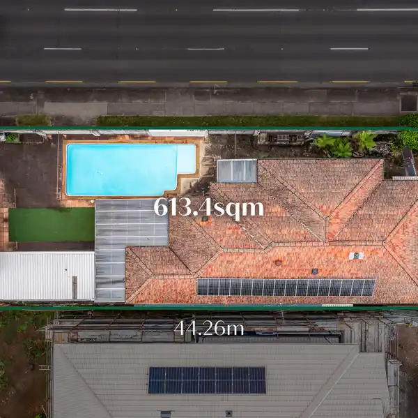 IMPRESSIVE CENTRALLY-LOCATED PROPERTY