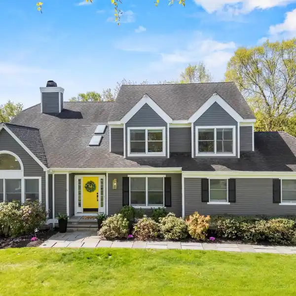 CLASSIC YET CONTEMPORARY COLONIAL IN CALE FARM