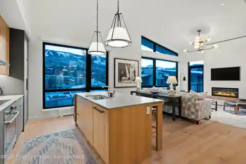 Serene Mountain Living Experience