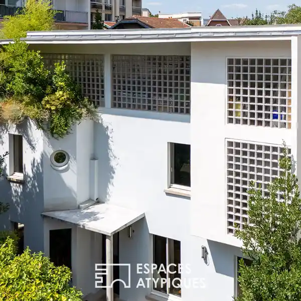 UNIQUE MODERNIST-INSPIRED HOUSE