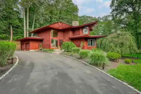 Frank Lloyd Wright-Inspired Mid-Century Modern Home