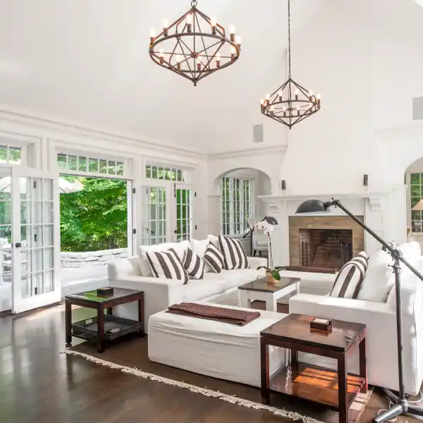 A HAMPTONS HIDEAWAY WITH ALL THE AMENITIES