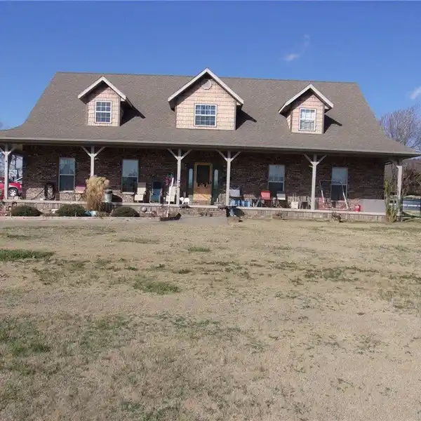 FANTASTIC 9-ACRE ESTATE PROPERTY