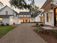 CONTEMPORARY COASTAL MEETS ARTISANAL