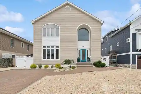 Spectacular Waterfront Living in the Silver Bay Area