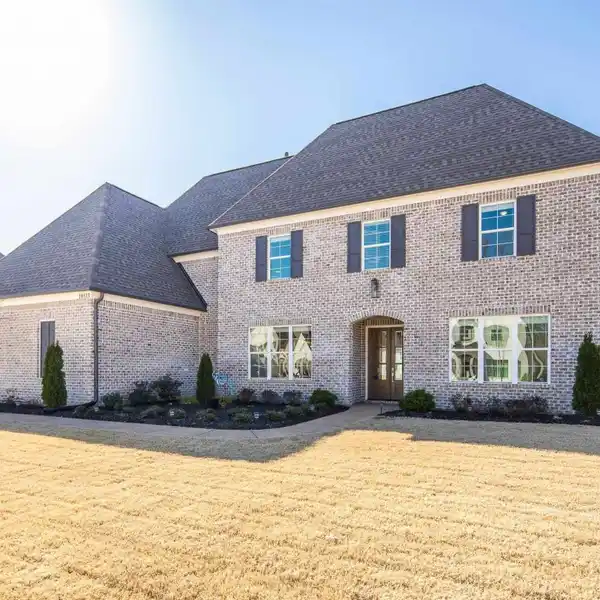 STUNNING SEVEN-BEDROOM HOME