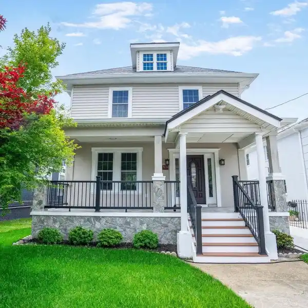 SPACIOUS AND STYLISH CRAFTSMAN
