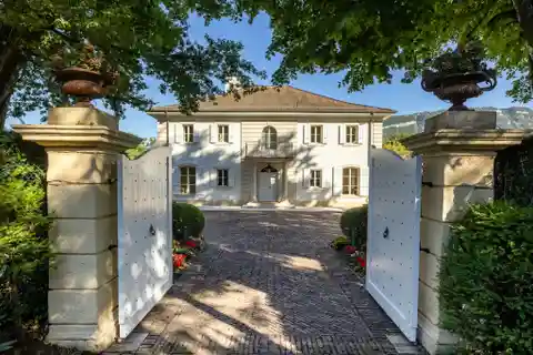 Exceptional Property in Conches