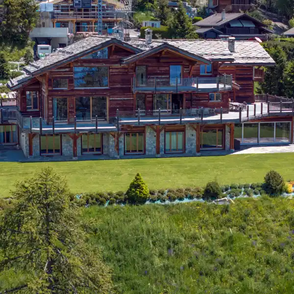 SUMPTUOUS PROPERTY ENJOYS AN EXCEPTIONAL SETTING