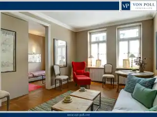 Charming Apartment Blending Classic and Contemporary