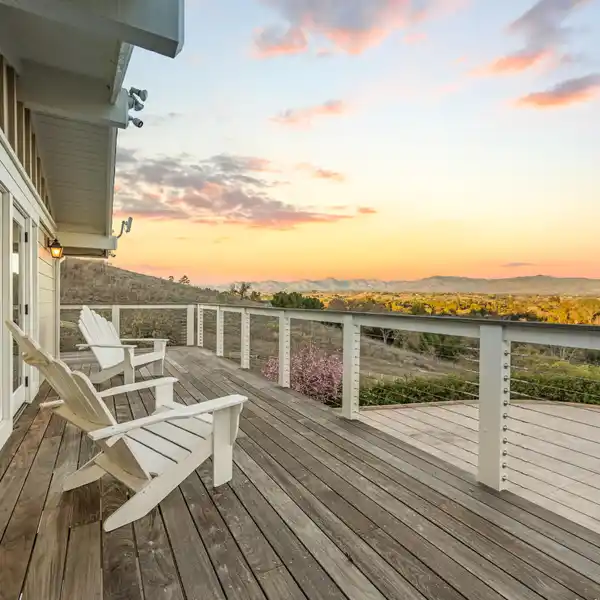 STUNNING FIVE-ACRE HILLTOP RANCH