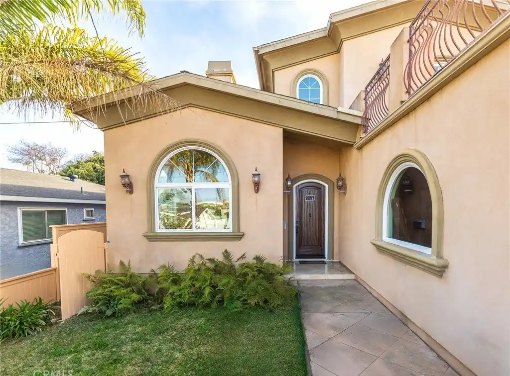 Spacious and Thoughtfully Designed Home in the Heart of El Segundo