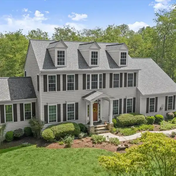 ELEGANT COLONIAL ON THREE SERENE ACRES