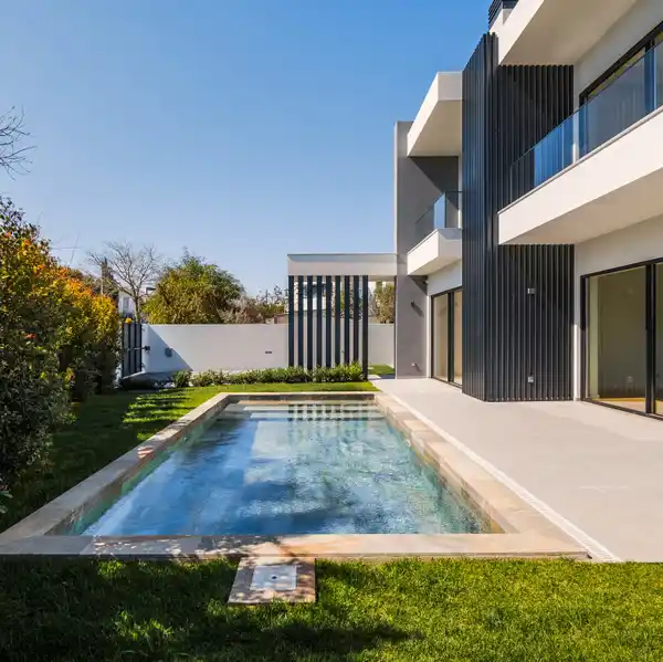 THREE-FLOOR MODERN VILLA