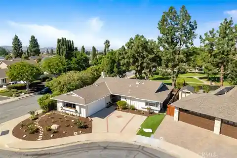 Fabulous Mountain-View Property