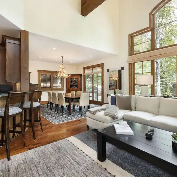 BEAUTIFULLY UPDATED HOME IN ARROWHEAD VILLAGE