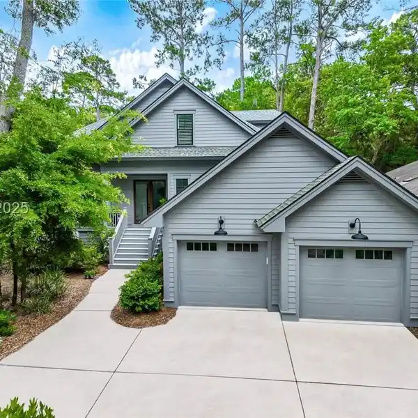 PICTURESQUE SOUTHERN LIVING HOME
