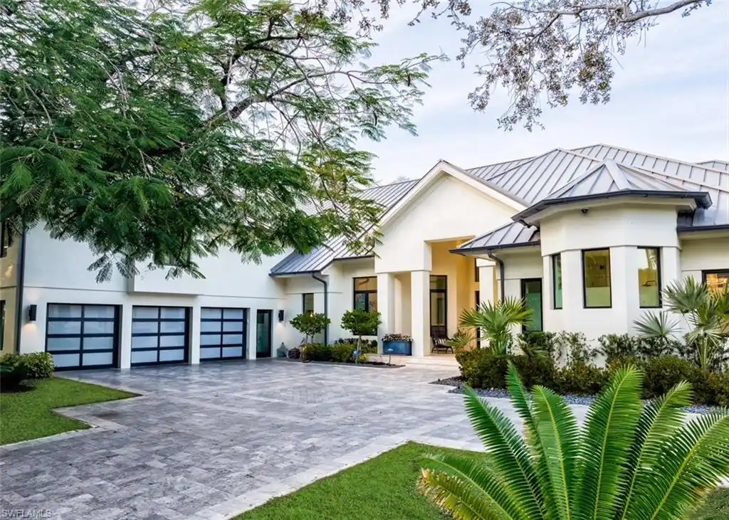 Luxurious Retreat in Prestigious Pelican Bay