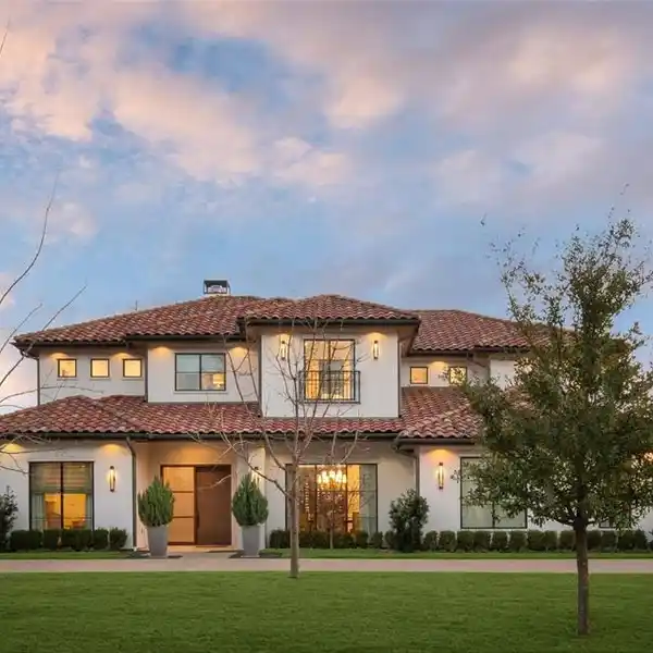 EXQUISITE NEWER CONSTRUCTION HOME