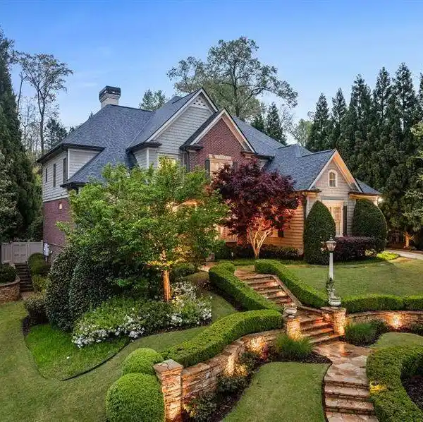 MAGNIFICENT HOME WITH OUTDOOR OASIS