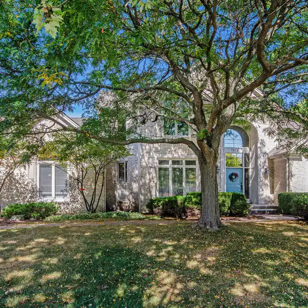 IMPRESSIVE COLONIAL IN A DESIRED RIVER PLACE SUBDIVISION