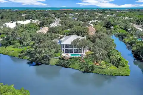 Exceptional Estate on a Waterfront Peninsula