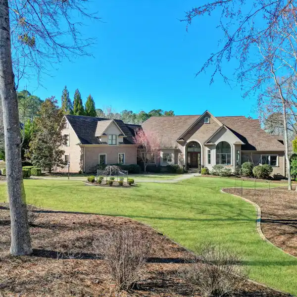 LUXURY AND EXCLUSIVITY IN THE PRESTIGIOUS CAROLINA COUNTRY CLUB