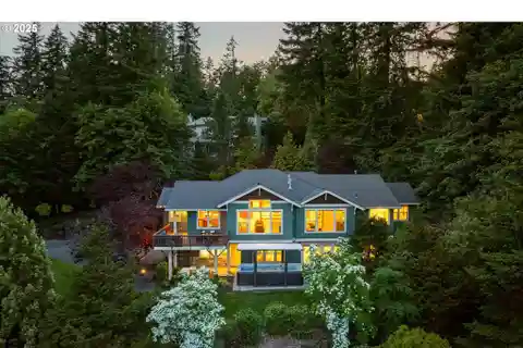 Serene Retreat with Sweeping Mt. Hood Views
