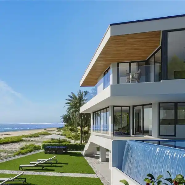 SEASIDE RETREAT WITH ADORABLE BEACH COTTAGE