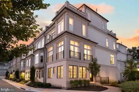 Sunlit End-Unit Retreat with Dual Roof Terraces