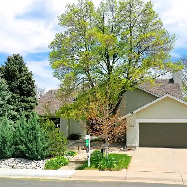 RECENTLY RENOVATED HOME IN THE SUNDANCE VALLEY COMMUNITY