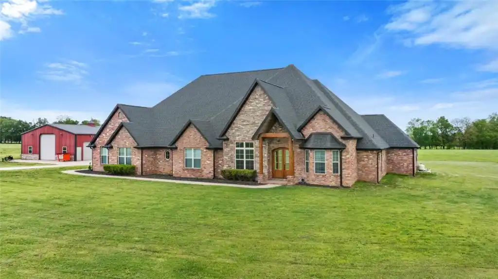 Exquisite Estate Home on 20 Acres