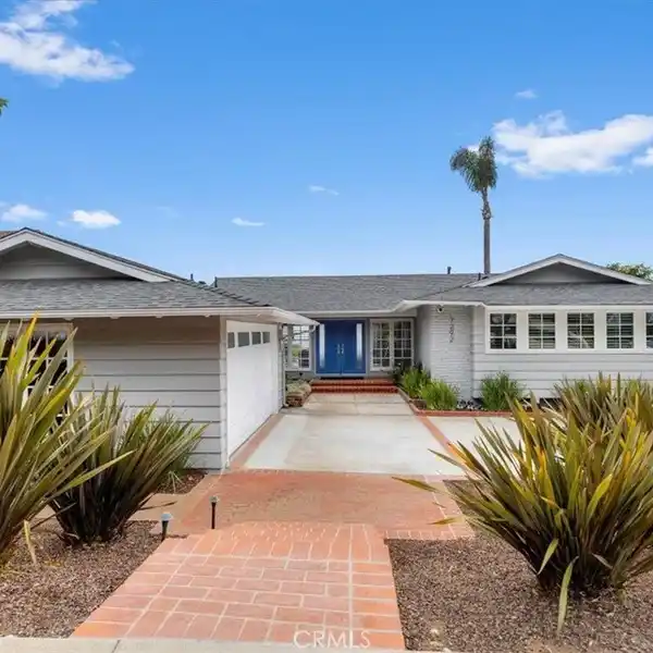 IMPECCABLY REMODELED SINGLE-LEVEL COASTAL RETREAT