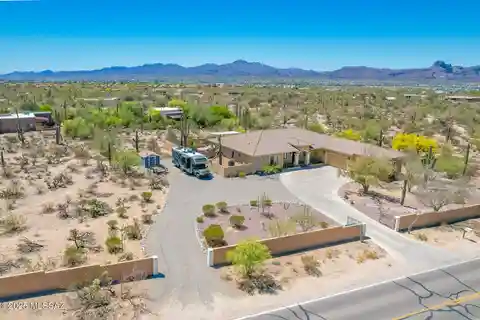 Spectacular Desert Retreat