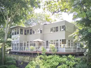 Fabulous Contemporary on the Hillside of Lake Shore Drive