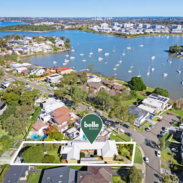 SPECIAL LOCATION ABOVE MORRISONS BAY