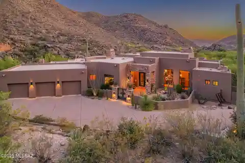 Striking Residence in Canyon Pass at Dove Mountain
