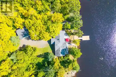 Water's Edge Hideaway Boasting Island-Dotted Views