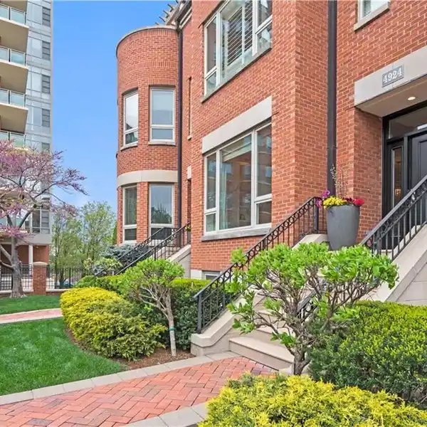SOPHISTICATED LUXURY TOWNHOME