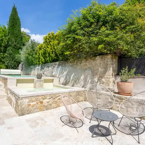 TIMELESS STONE ESTATE IN UZES HEART