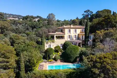 Elegant Property in a Leafy Setting