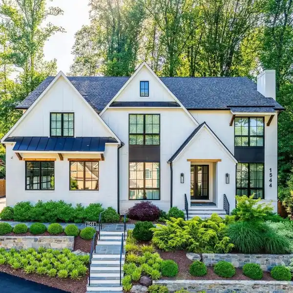 METICULOUSLY DESIGNED CUSTOM LUXURY HOME