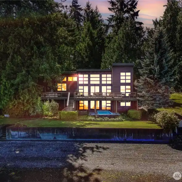 STUNNING NORTHWEST CONTEMPORARY ON JOHNSON POINT