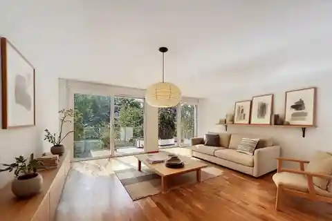 Stylish Flat with Lake and Mountain Views