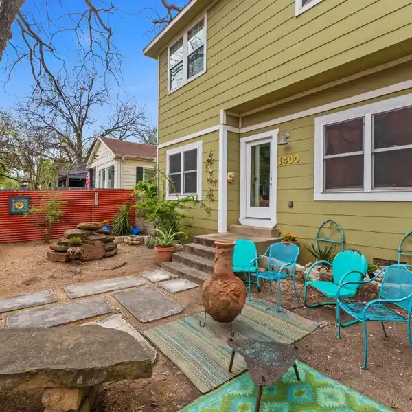 SOPHISTICATED HOME IN AN ICONIC NEIGHBORHOOD