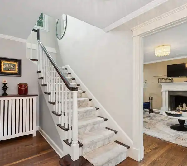 PICTURE-PERFECT COLONIAL IN DESIRABLE EAST LAKE FOREST